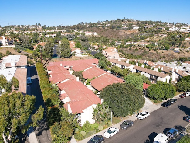 Photo aerial view of middle class big villas in carlsbad valley, north county san diego, california, usa.