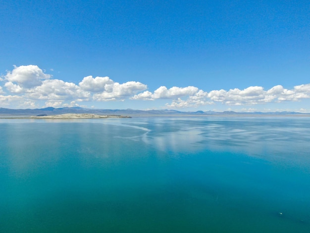 米国カリフォルニア州モノ湖モノ郡の航空写真