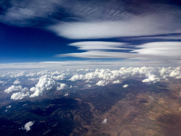 Foto vista aerea della catena montuosa