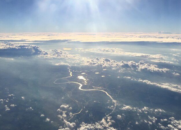 Photo aerial view of mountain range