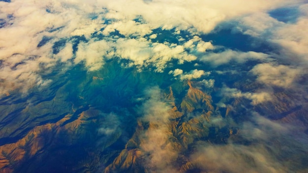 Foto vista aerea della catena montuosa