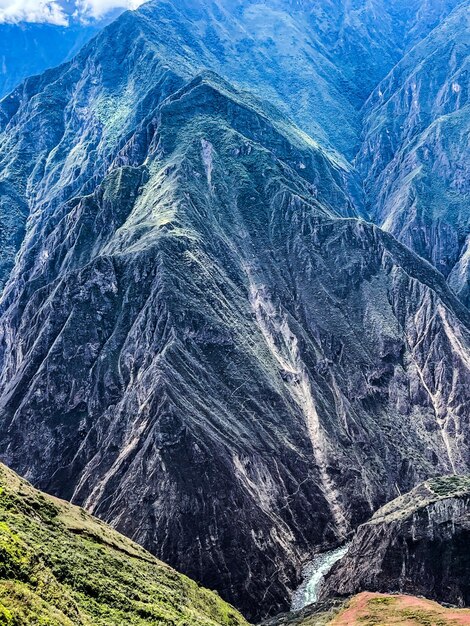 Foto vista aerea della montagna