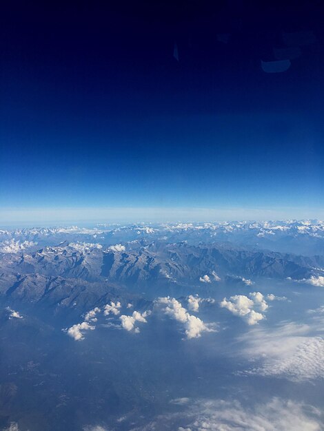 Foto vista aerea delle montagne