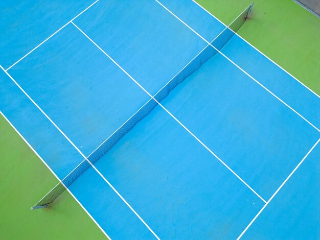 写真 空の状態で穏やかな bluegreen テニス コートの空撮