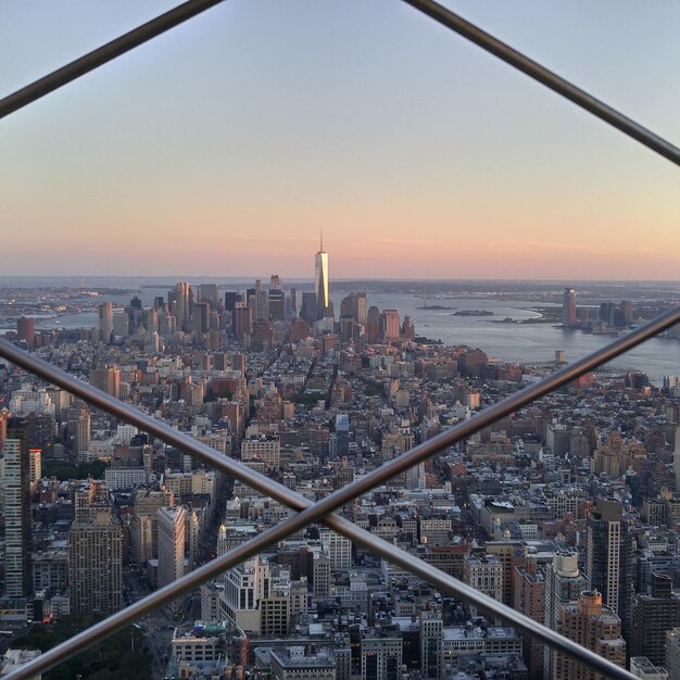 写真 夕暮れの街の空中景色