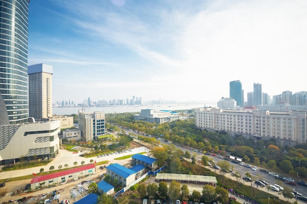 Фото Вид с воздуха на городские здания и реку, китай, наньчан
