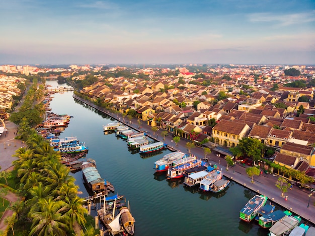 Фото Аэрофотоснимок хой древний город во вьетнаме