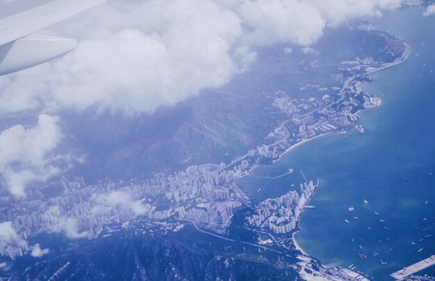 写真 空から眺める風景と空