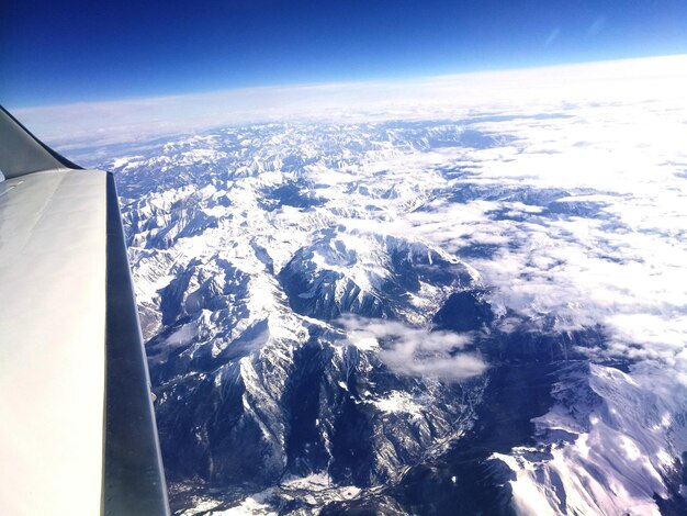 写真 飛行機から見た風景の空中景色