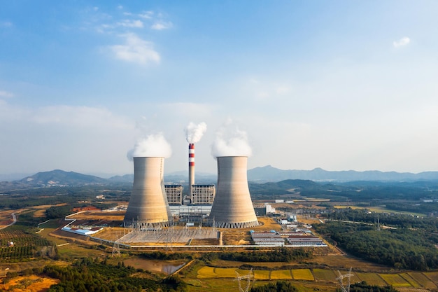 写真 現代の発電所、産業景観の航空写真