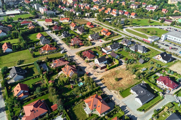 Фото Вид с воздуха на современный жилой район в городе европа