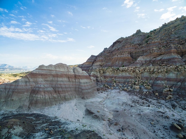 콜로라도 그랜드 정션 근처의 그랜드 메사 경관 도로(grand Mesa Scenic Byway)에서 산의 공중 전망.