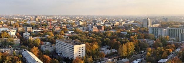 Фото Вид с воздуха на город в солнечный день