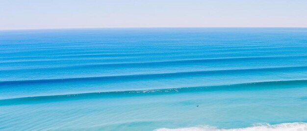 写真 サーファーと一緒に海を空から眺める