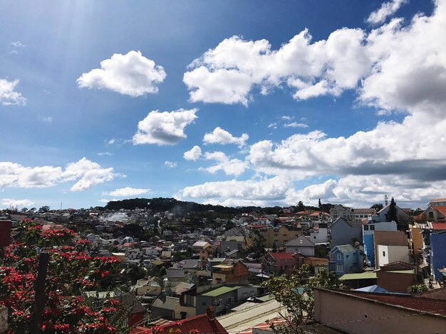 写真 空から見た街と空