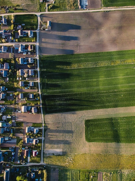 Фото Взгляд с воздуха на деревню по ферме