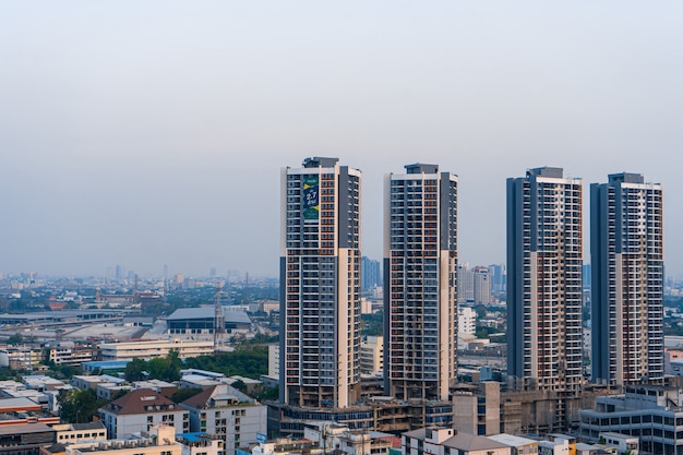 Vista aerea di una vecchia zona residenziale di bangkok.