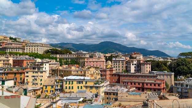 ジェノヴァ旧市街の空撮。ジェノバのスカイライン、イタリア。