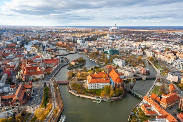 폴란드 브로츠와프(Wroclaw)의 유럽 도시에서 가장 오래된 역사적 부분의 공중 전망