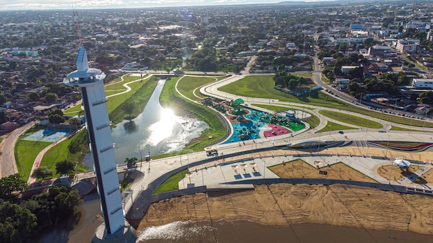 로라이마 보아 비스타에 있는 Parque do Rio Branco의 공중 전망. 북부 브라질