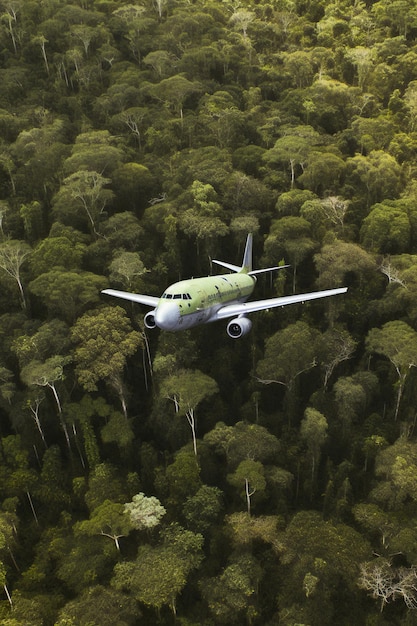 Photo aerial view of a plane over the forest