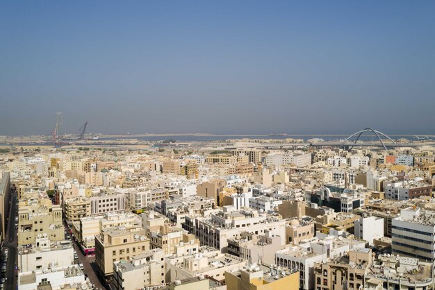 Photo aerial view on the residential buildings in deira in dubai