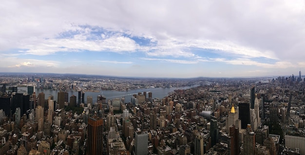 Foto vista aerea del quartiere residenziale e del fiume