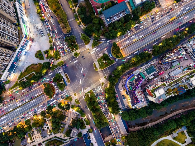 Вид с воздуха на дороги в центре города Гуанчжоу