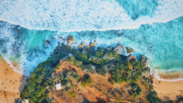 Photo aerial view of rocks at beach