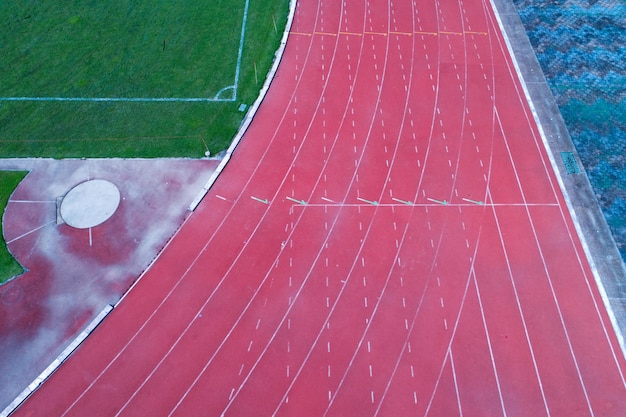 スタジアムのランニングトラックの航空写真