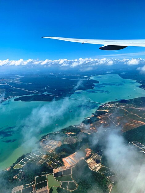 Foto veduta aerea del mare contro il cielo