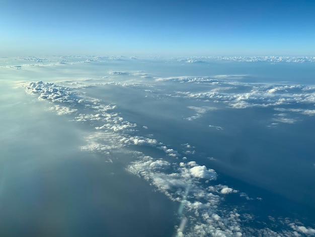 Foto veduta aerea del mare contro il cielo