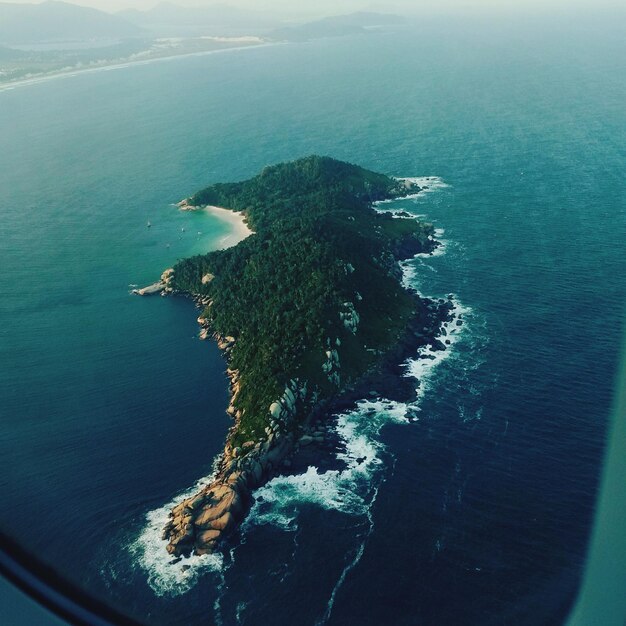 Foto veduta aerea del mare contro il cielo