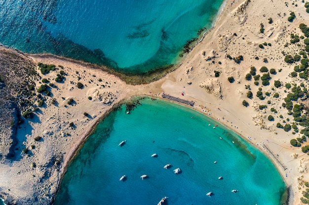 그리스 엘라포니소스 섬 시모스 해변의 공중 전망