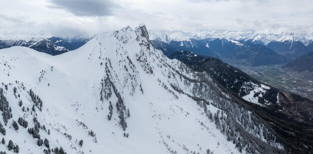 Photo aerial view of snow covered verbier ski resort switzerland in winter