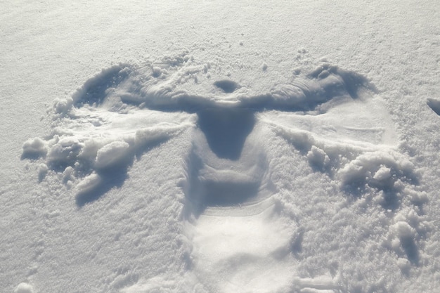 Foto vista aerea della neve sulla sabbia