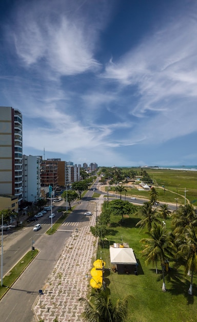 ブラジルのIlhéusBahia市のSoaresLopesAvenueの航空写真。