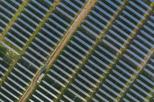 Photo aerial view of solar panels field