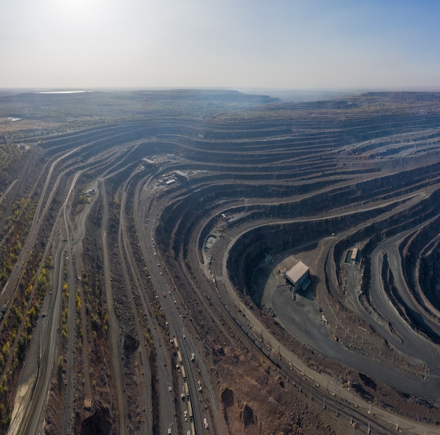 Vista aerea della fabbrica mineraria meridionale, cava di miniera in ucraina