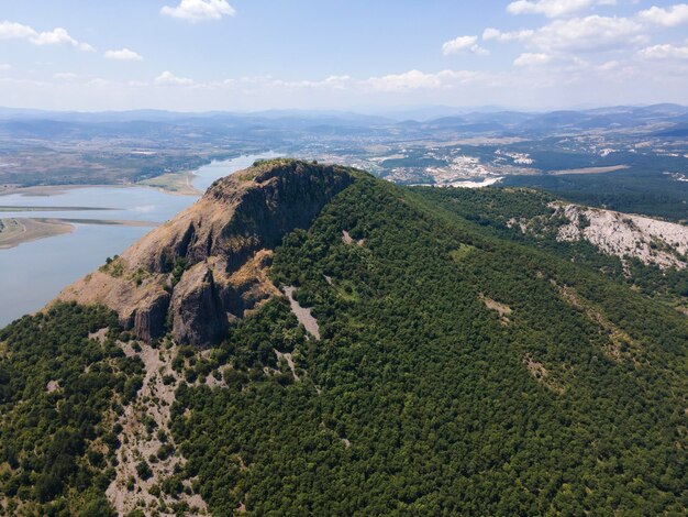 Photo aerial view of studen kladenets reservoir bulgaria