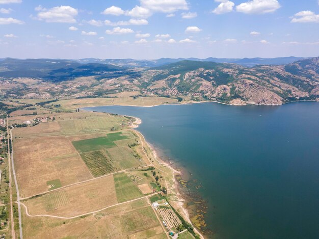 Photo aerial view of studen kladenets reservoir bulgaria