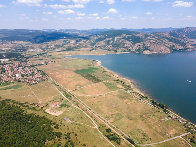 Photo aerial view of studen kladenets reservoir bulgaria