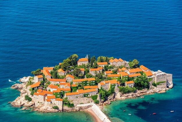 Photo aerial view of sveti stefan montenegro