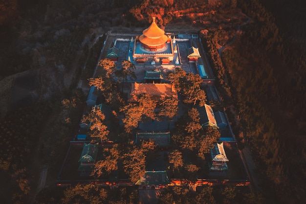 夜の普遍的な幸福の寺院の空中景色