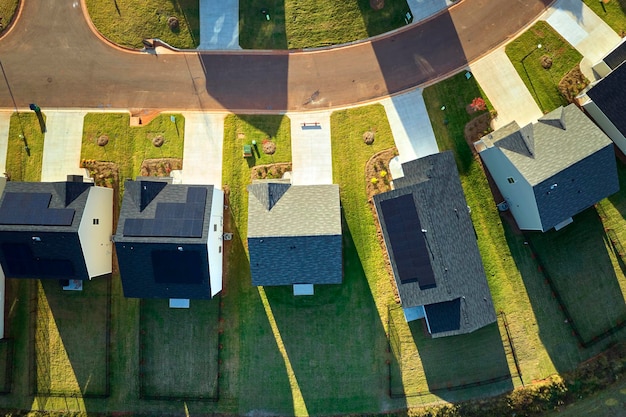 사우스 캐롤라이나 주거 지역에 밀집된 주택의 조감도 미국 교외 지역의 부동산 개발 사례인 새 가족 주택