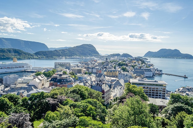 ノルウェーのアレスンド市の空中写真