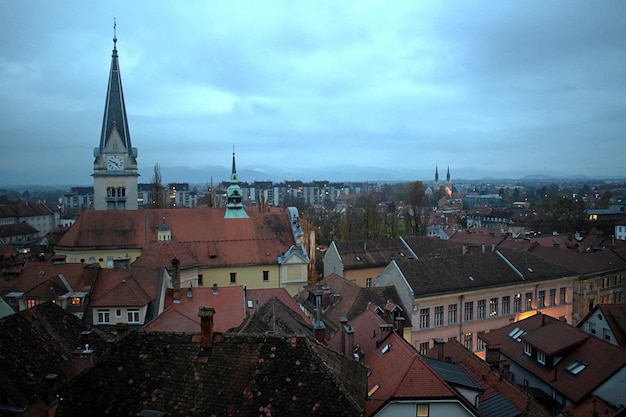 Photo aerial view of townscape against sky