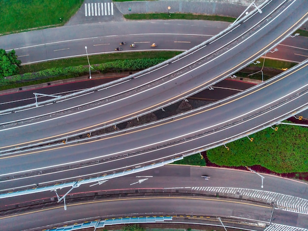 Foto vista aerea del traffico su strada