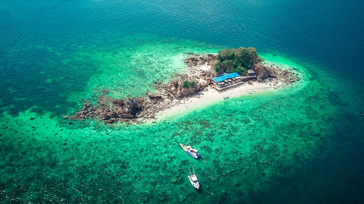 Photo aerial view of tropical island with turquoise blue water in andaman sea
