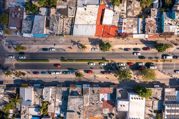 Вид с воздуха на город Тулум сверху. Небольшая мексиканская деревня недалеко от Канкуна.